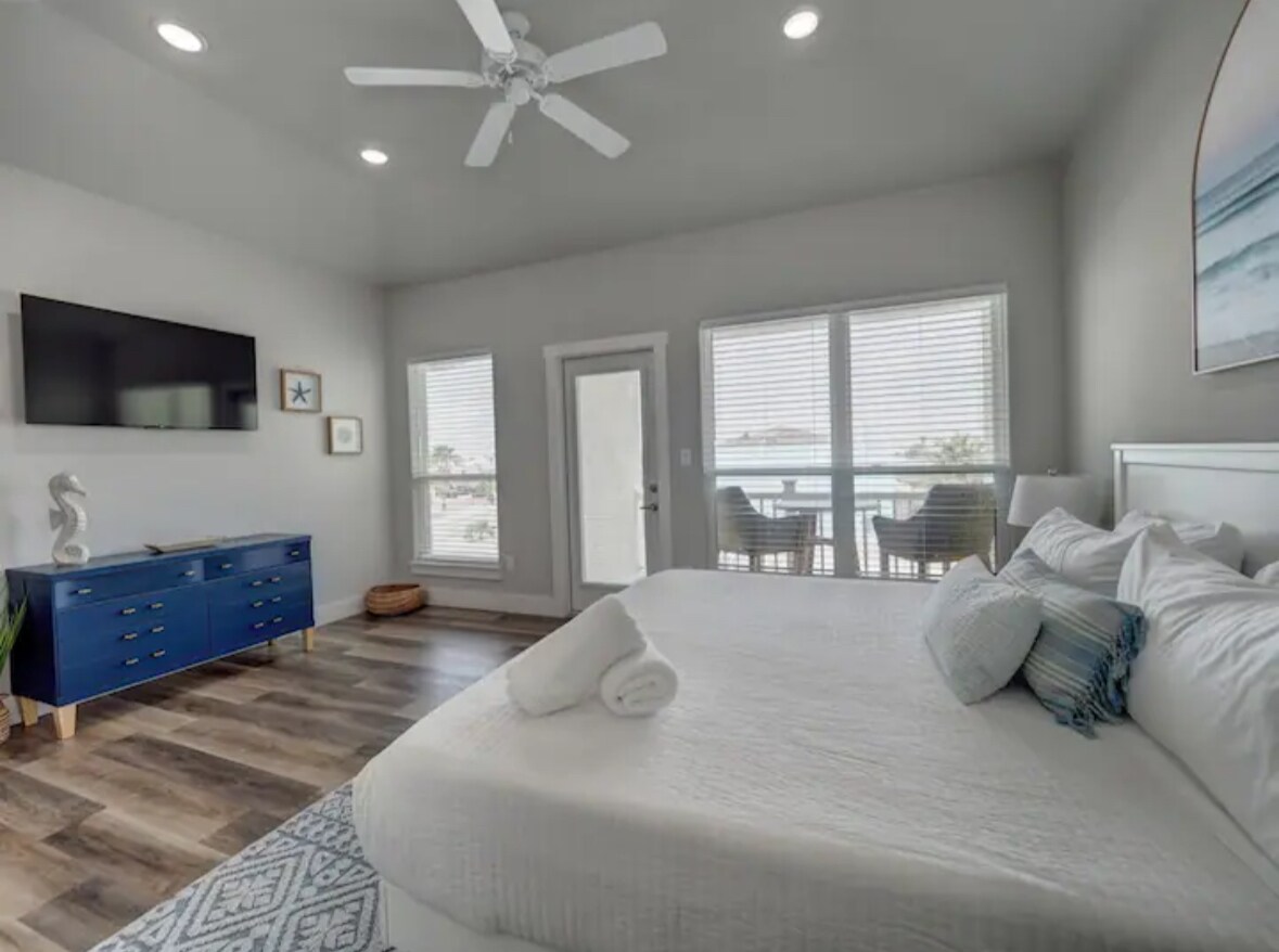 Primary bedroom - 14013 Ports O Call Dr