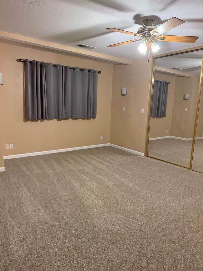 Building Photo - 26967 Meadowmont Dr