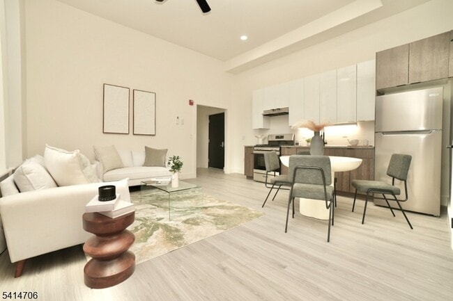 Building Photo - 536 Central Ave