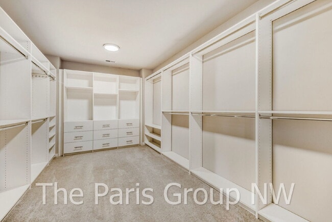 Building Photo - Luxury MainVue Maple Valley Home * UPGRADES * Central A/C * Theater Room * Outdoor Fireplace