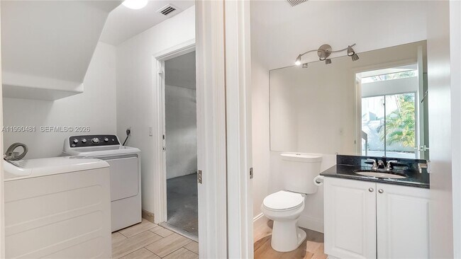 Building Photo - 876 Garnet Cir