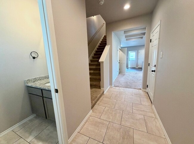 Building Photo - Corner Unit Townhome with 3 Bedrooms, Garage & Private Yard