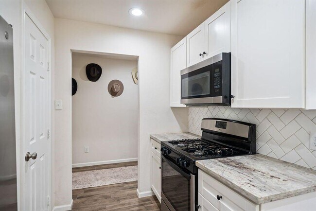 Building Photo - 739 Pas Trail