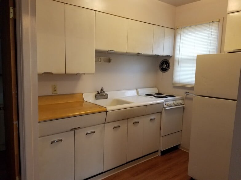 Kitchen - 306 1st Ave