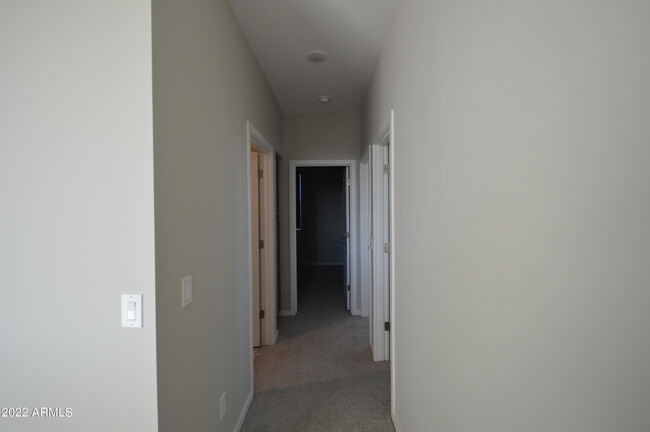 Building Photo - 1326 W Coyote Dr