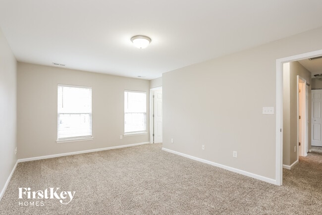 Building Photo - 5 Stepney Ct