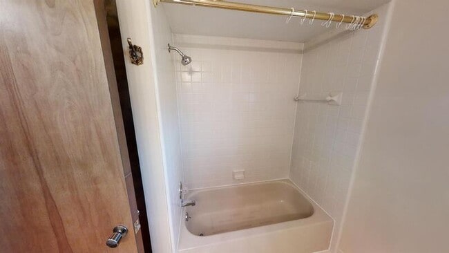 Building Photo - 2872 Elmwood Ave