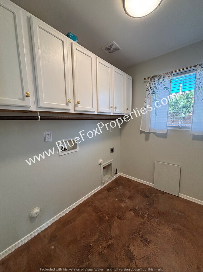Building Photo - 4223 S Amber Rock Ave