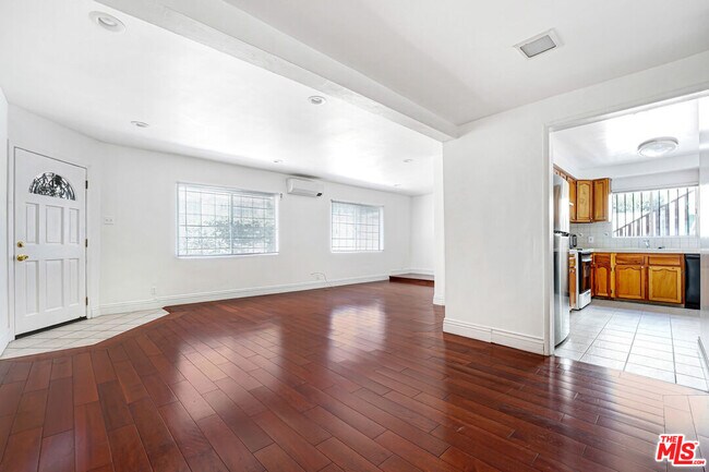 Building Photo - 7139 Hawthorn Ave