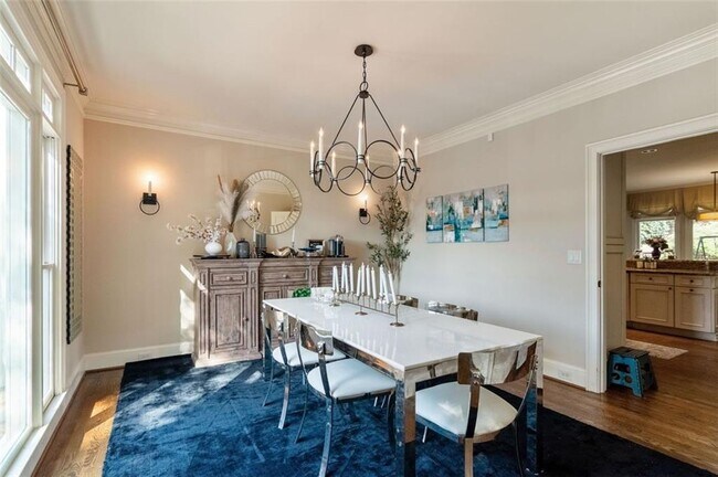 Building Photo - 3850 Glenhurst Dr