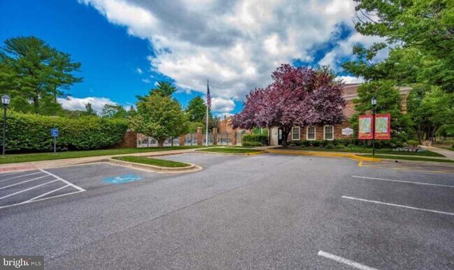 Building Photo - 11305 Commonwealth Dr