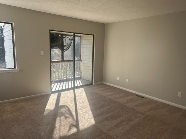 Building Photo - 4720 Walden Pond Dr
