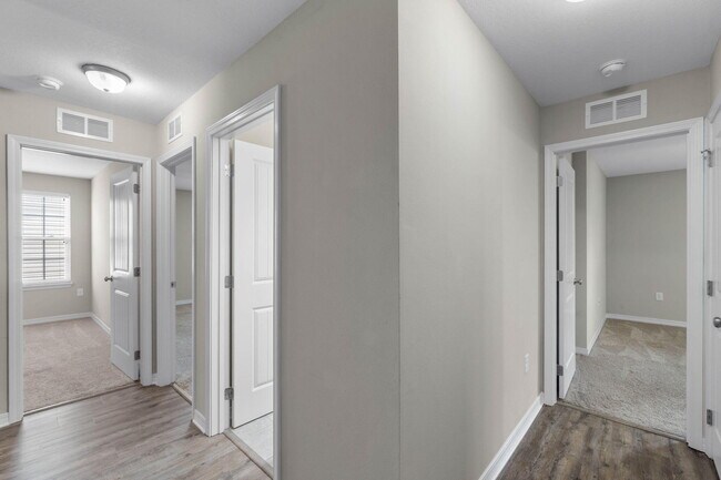 Building Photo - 426 Eisenhower Dr