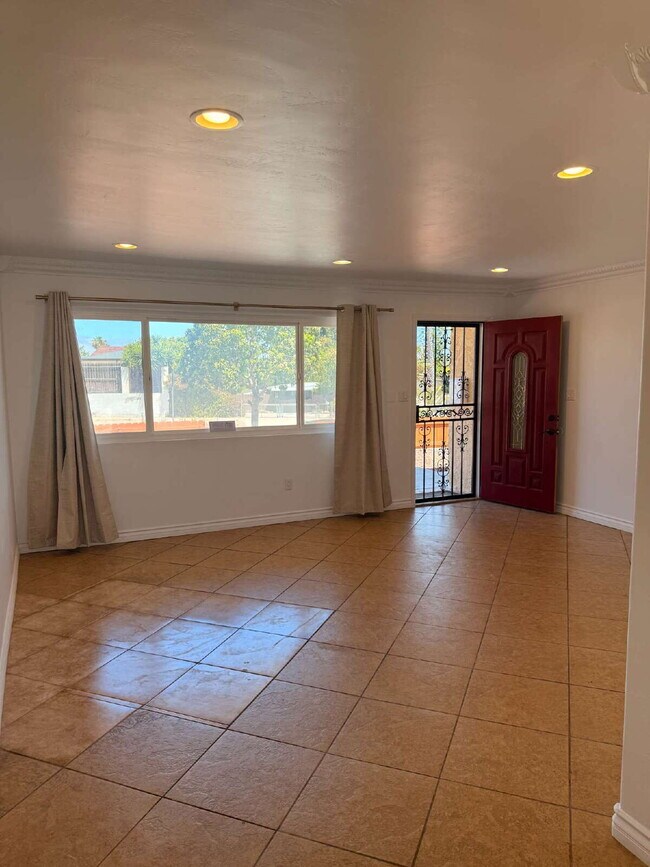 Building Photo - $3,500 - 3 Bed / 1 Bath House in Chula Vista with a Large Yard!