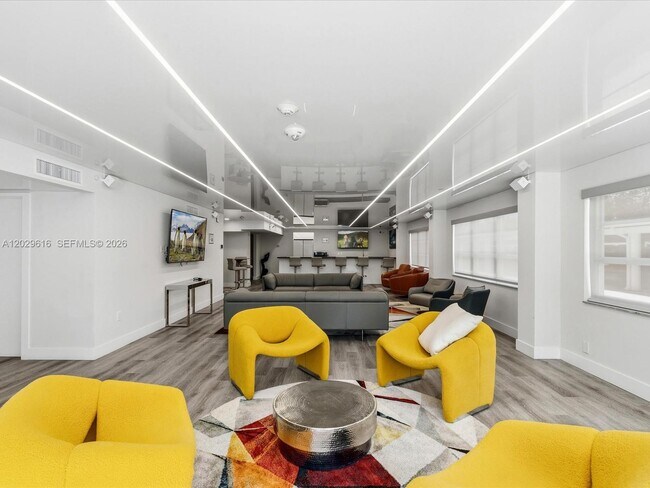 Building Photo - 340 Sunset Dr