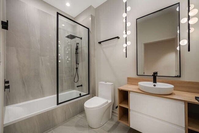 Building Photo - 1257 N Ashland Ave