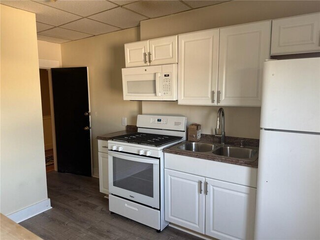 Building Photo - 40-40 Freebody St