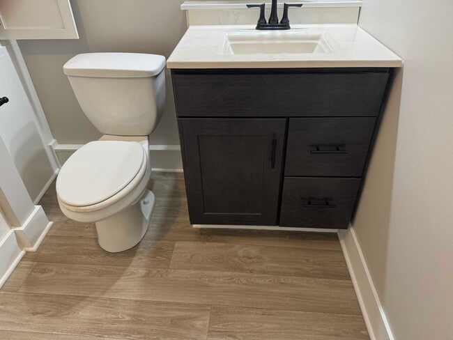 Building Photo - 402 Fernando St NE