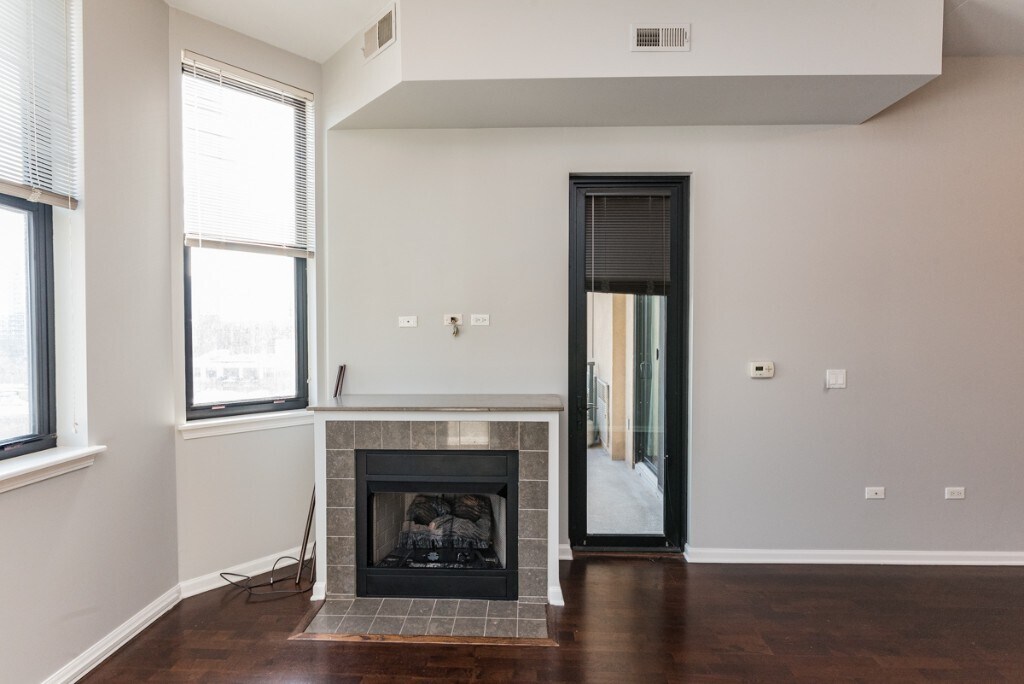 Building Photo - 1464 S MICHIGAN Ave