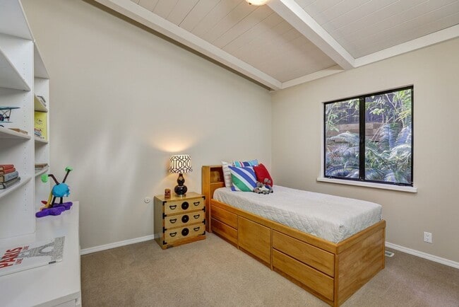 Building Photo - FIVE BEDROOM THREE-AND-A-HALF BATH HOME WI...