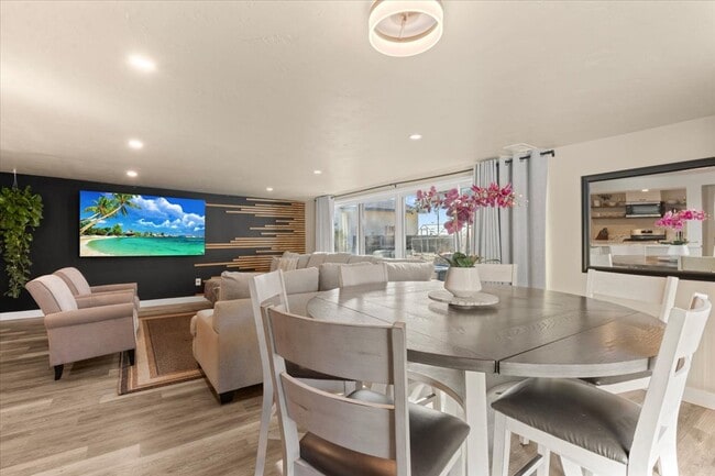 Building Photo - 1540 Souvenir Dr