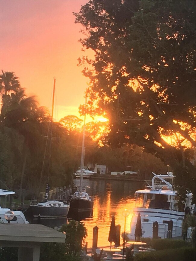 Building Photo - 1200 SW 12th Ave