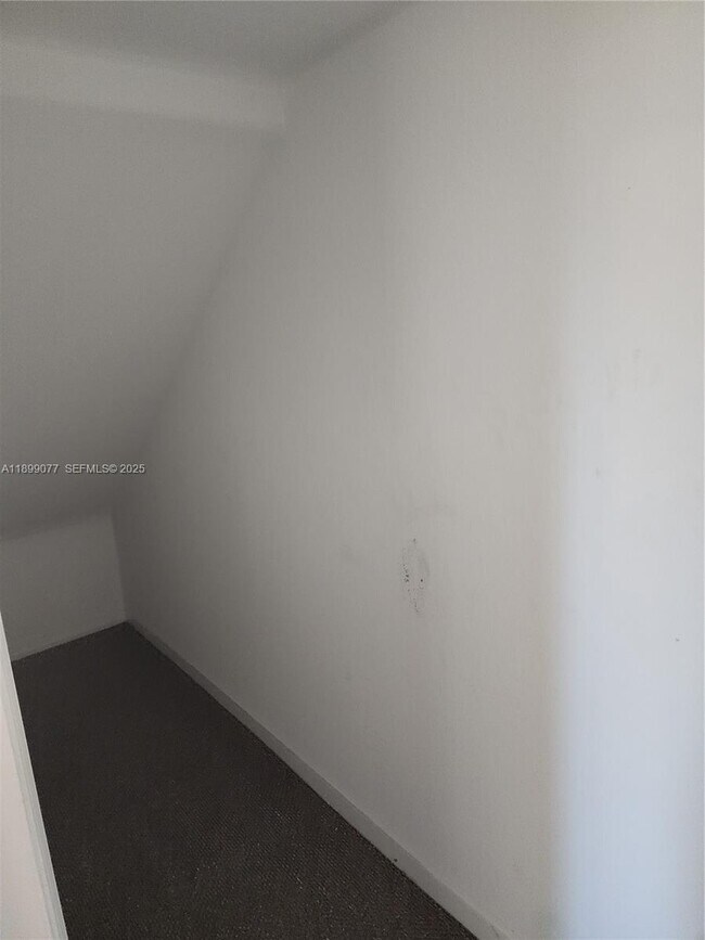 Building Photo - 452 NW 12th Pl