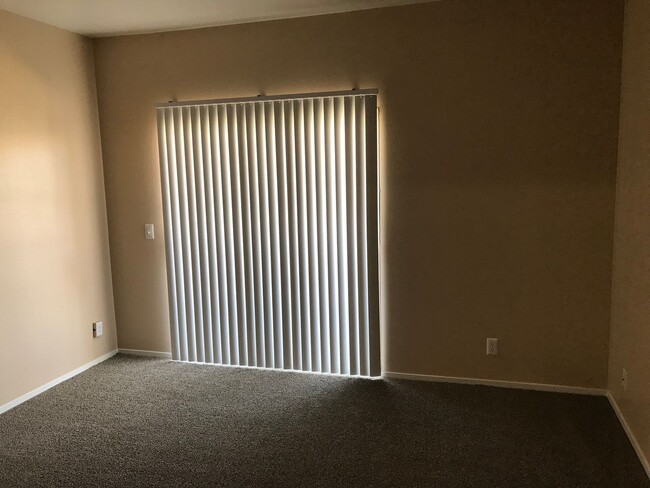 Building Photo - 2 bedroom 2 bathroom Condo