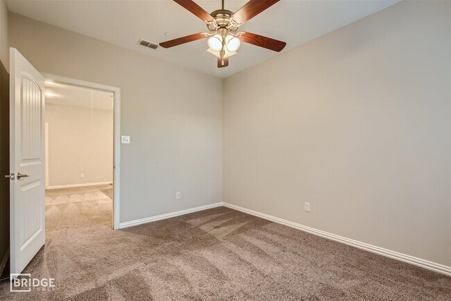 Building Photo - 1308 Lakecrest Ln
