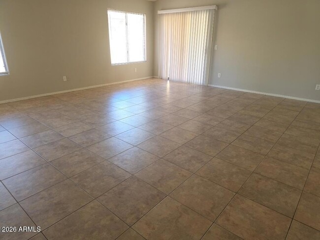 Building Photo - 3334 E Woodside Way