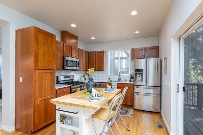 Building Photo - 132 41st St