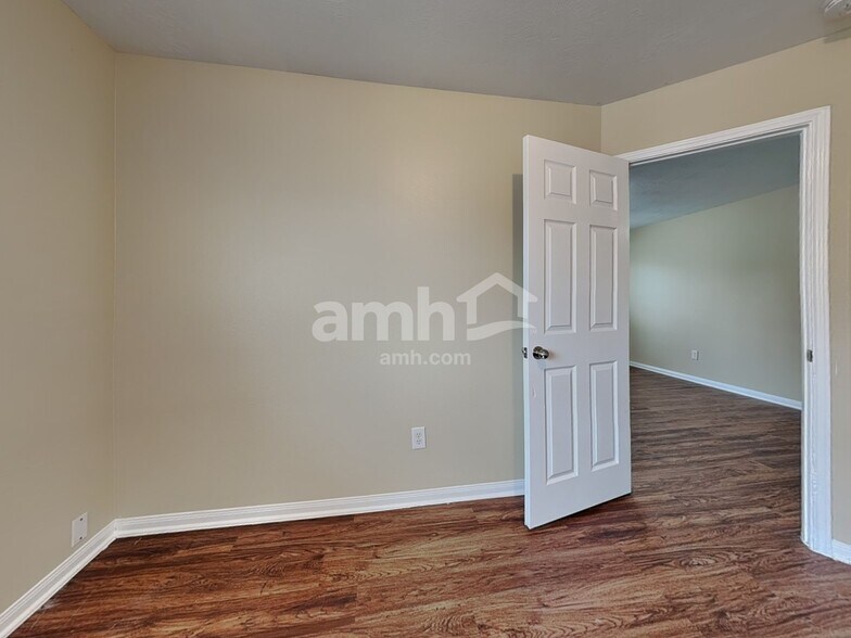 Building Photo - 22270 Queenbury Hills Dr
