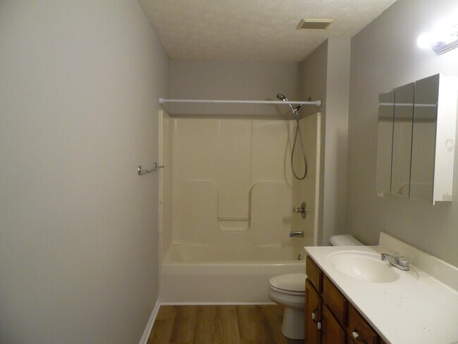 Building Photo - 902 Wabarto Way