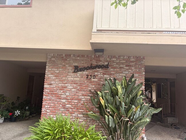 Building Photo - 230 Felix St