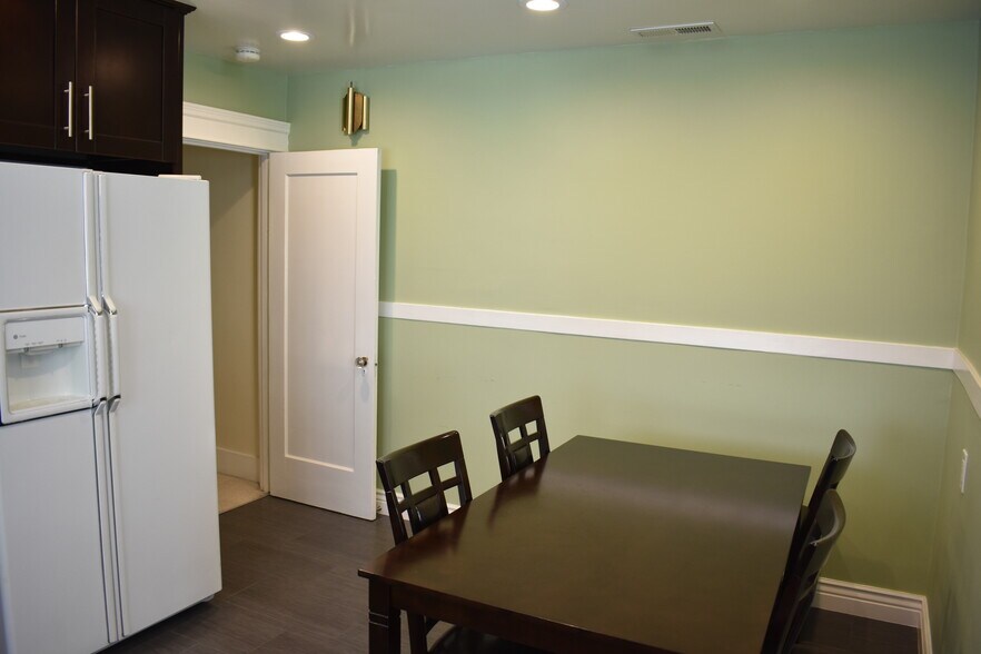 Building Photo - 917 Grand Ave