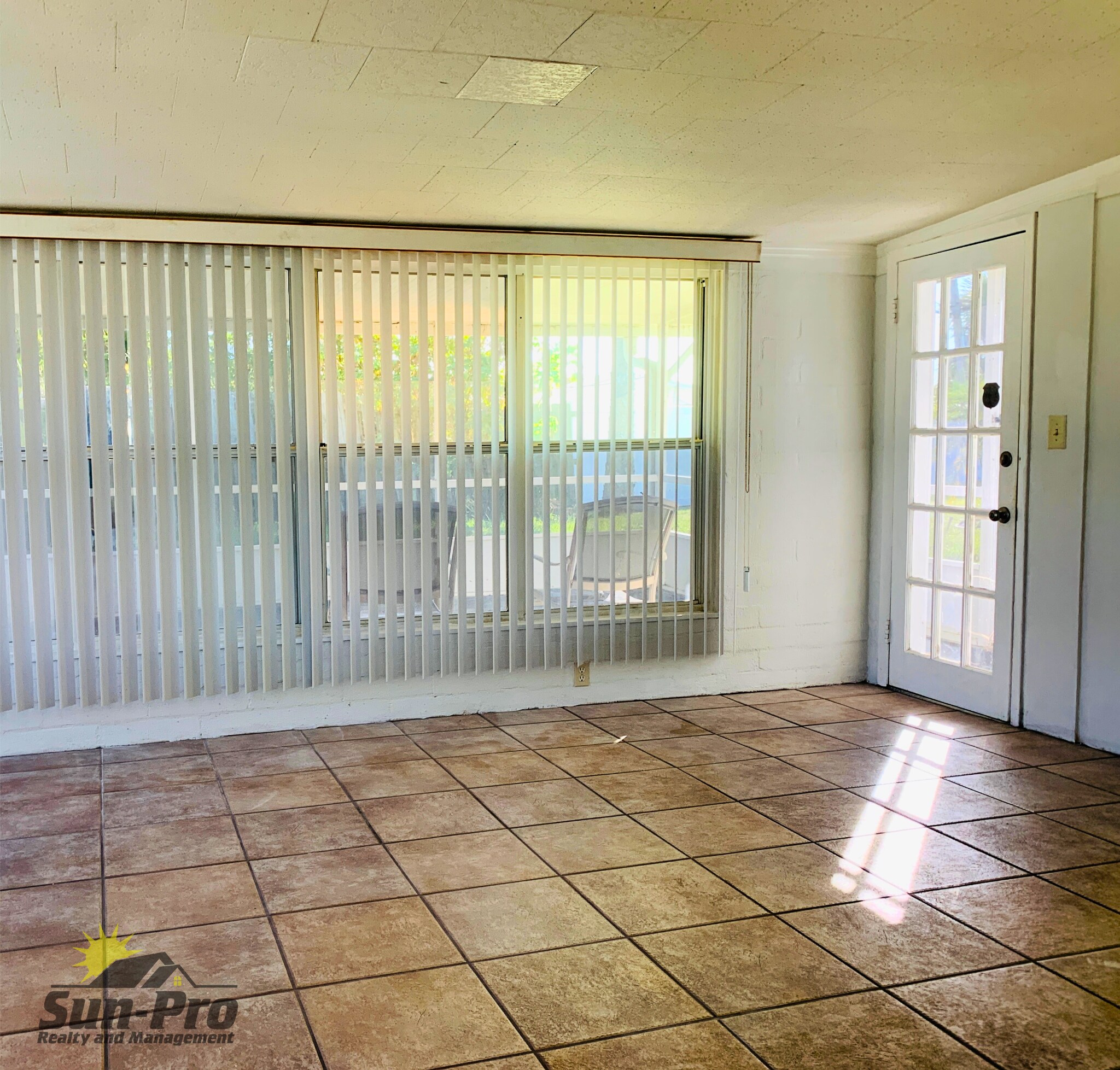 Building Photo - 40 Beechwood Dr