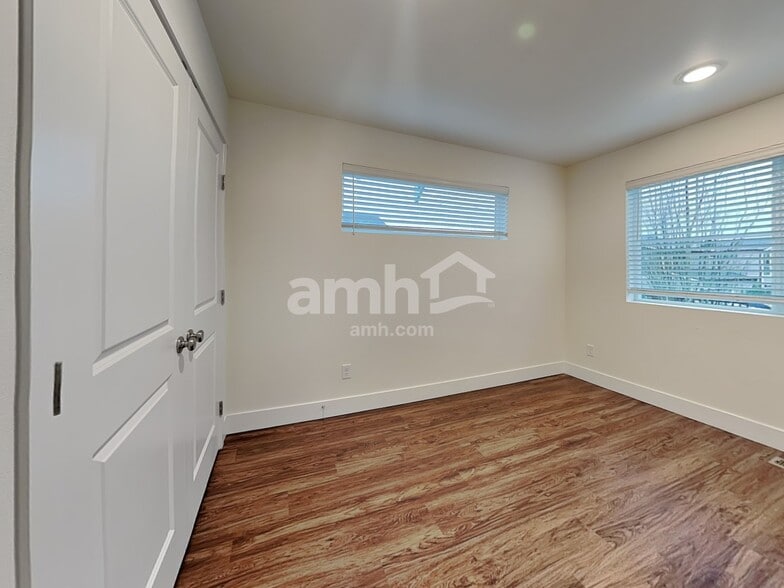 Building Photo - 23379 SE Dogwood St