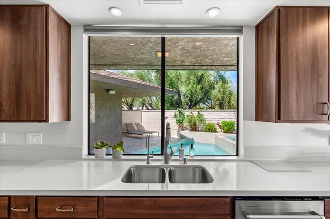 Building Photo - 59 Cornell Dr