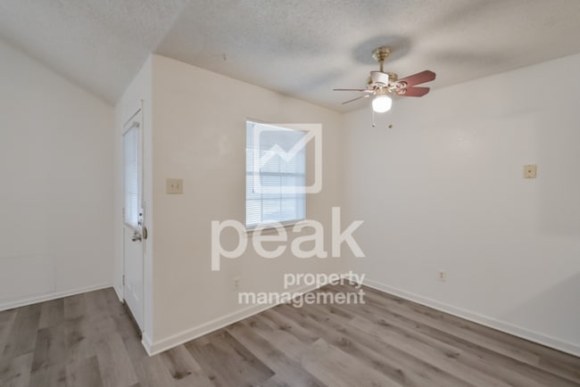 Building Photo - $1,625! 2Bed/2Bath duplex in Arlington! Pr...
