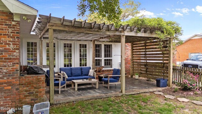 Building Photo - 206 Brentwood Ct