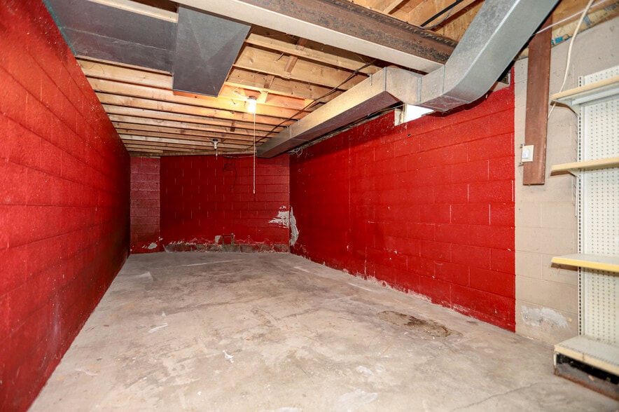 Building Photo - 1825 W Brewster St