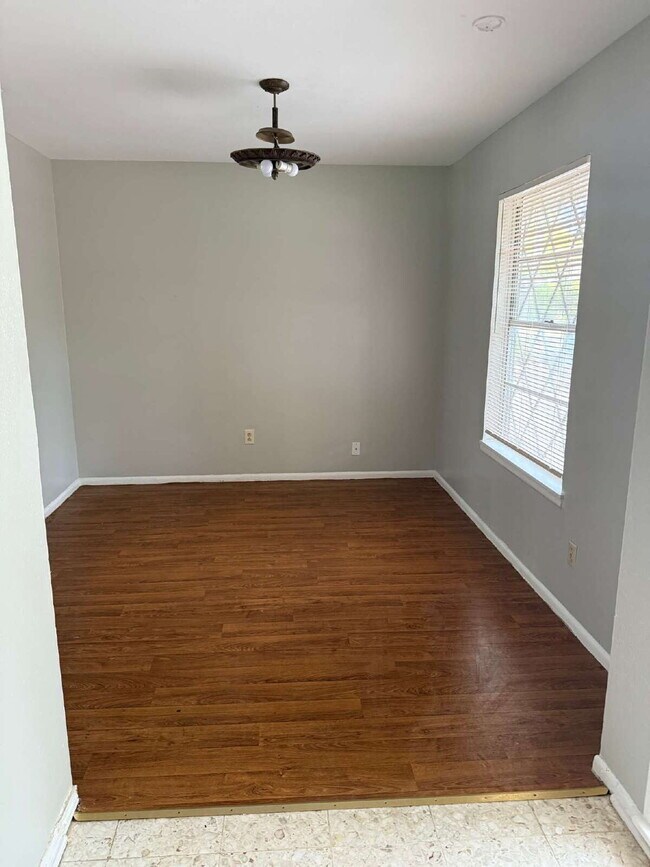 Building Photo - Open Kitchen, Warm Interior, Large Living ...