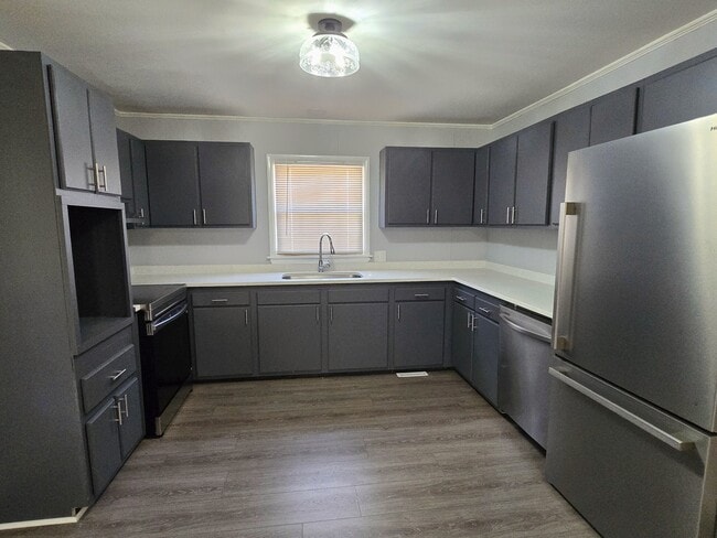 Building Photo - 2402 Chatham Dr
