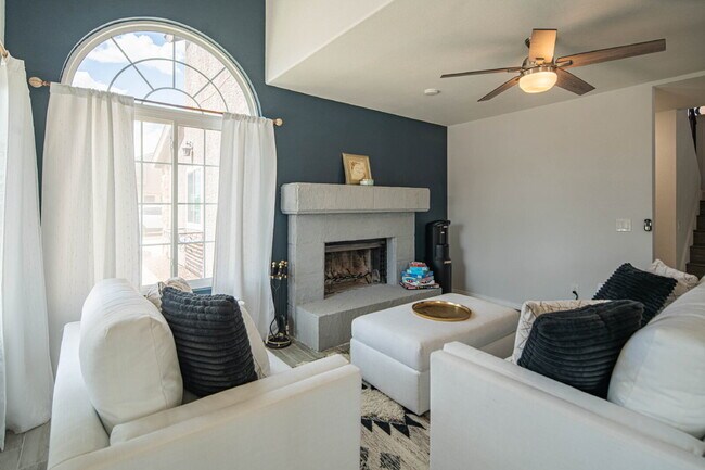 Building Photo - 10615 N 63rd Dr