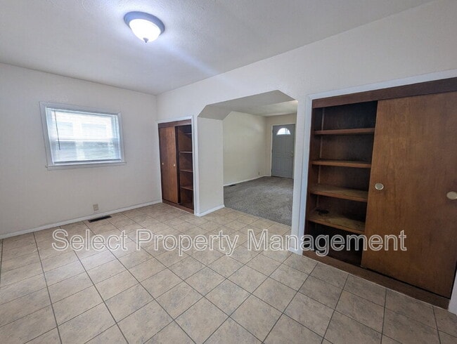 Building Photo - 122 W Creighton Ave