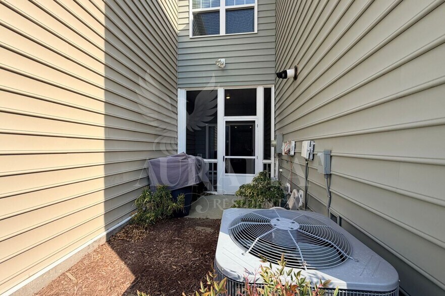 Building Photo - 1306 Farm Pond Trl