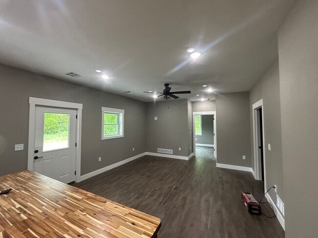 Building Photo - Italian Estates Property Management