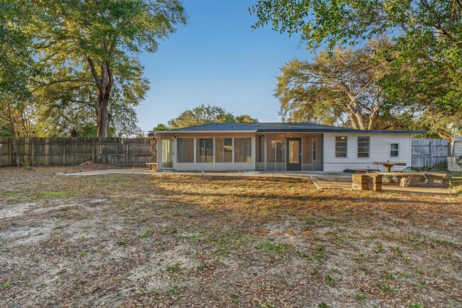 Building Photo - 420 Paradise Rd