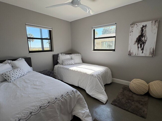 Building Photo - Beautiful waterfront property in Woodland Estates.