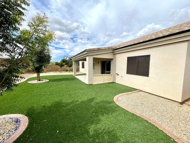 Building Photo - Beautiful 3 Bedroom Home in Hualapai Shadows! *HOME IS CURRENTLY OCCUPIED, PLEASE DO NOT DISTURB ...